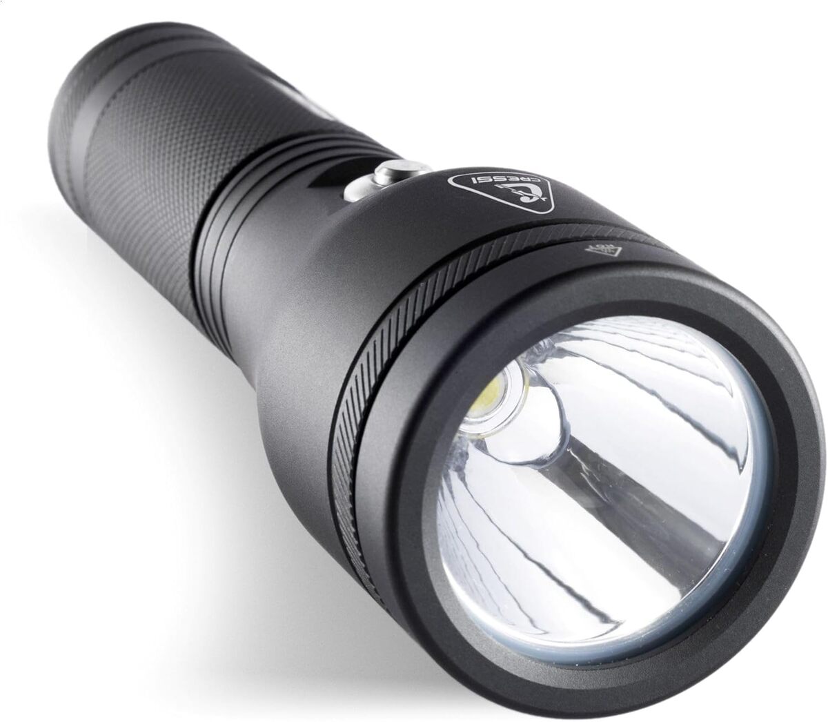 Test de la torche sous-marine Cressi Astra 2100 lumens : puissante et étanche