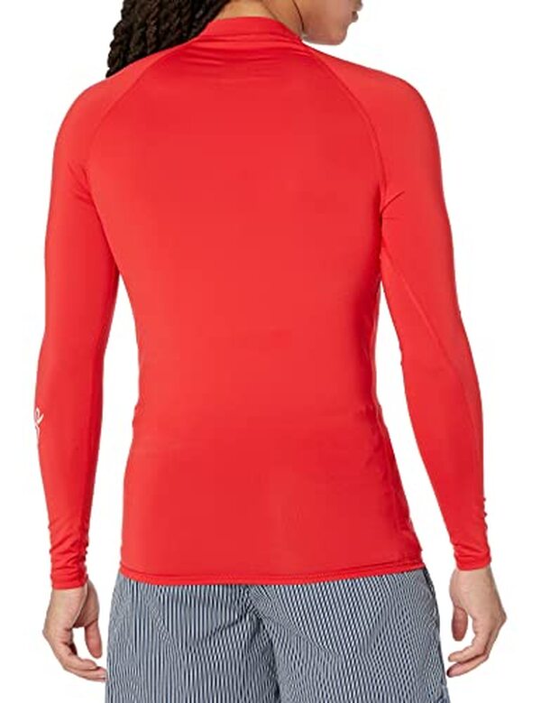 Découvrez notre analyse détaillée de la rashguard Quiksilver All Time UPF 50 : alliez confort et protection solaire pour des performances optimales lors de vos sessions sportives.