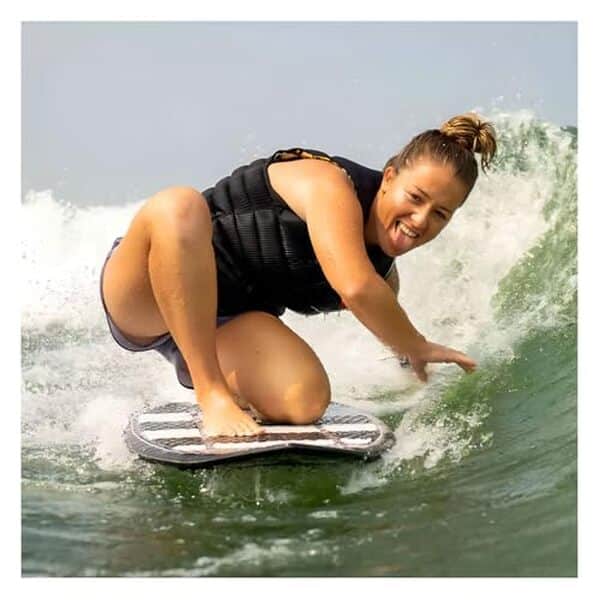 Explorez notre essai complet de la planche wakesurf hyperlite Speedster 2026 4.6 pour des sensations inédites sur l'eau. Conception innovante, performance hors norme, test et avis détaillés vous attendent.